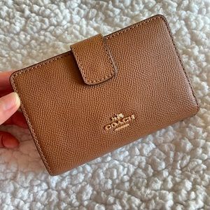 Like New- Coach Medium Corner Zip Wallet